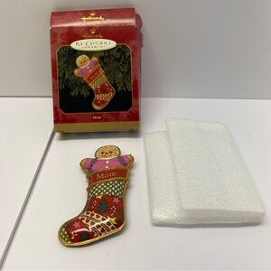 Vintage 1999 Hallmark MOM‎ Stocking Pressed Tin CHRISTMAS Keepsake ORNAMENT